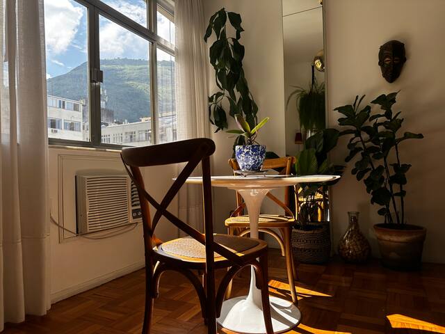 Copacabana posto 5: apartamento impecável gallery image 2