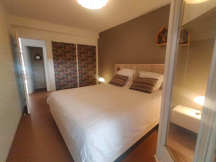 Kabati kubwa la kitanda 180