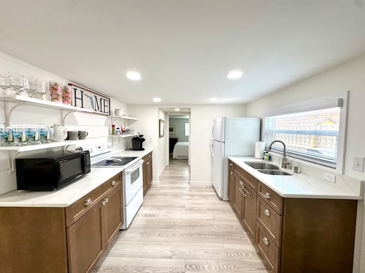 Sun-kissed In Florida With Front And Rear Porches - Mount Dora, FL