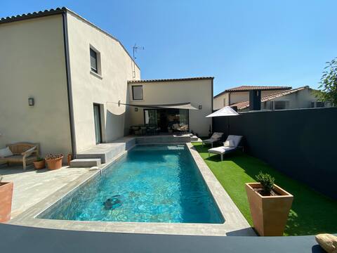 Beautiful architectural villa between sea and scrubland.