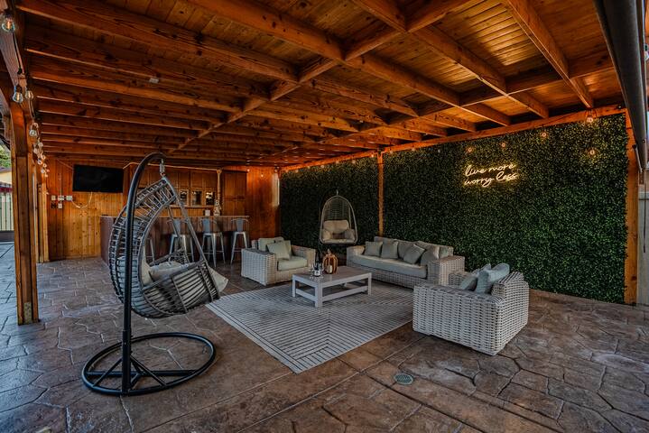 Elegant Mansion near Downtown SD with Jacuzzi gallery image 2