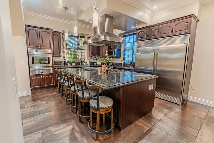 Elegant Mansion near Downtown SD with Jacuzzi gallery image 5