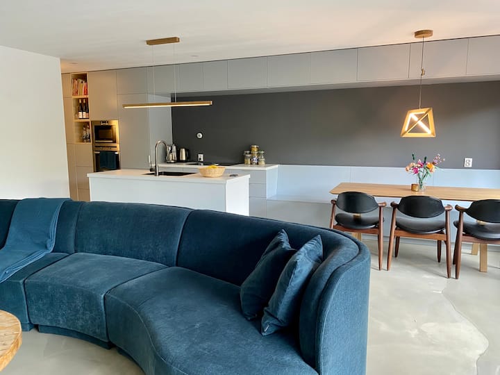 Sunny 2br Apt W/ Terrace & Tram-bus Access - Amsterdam