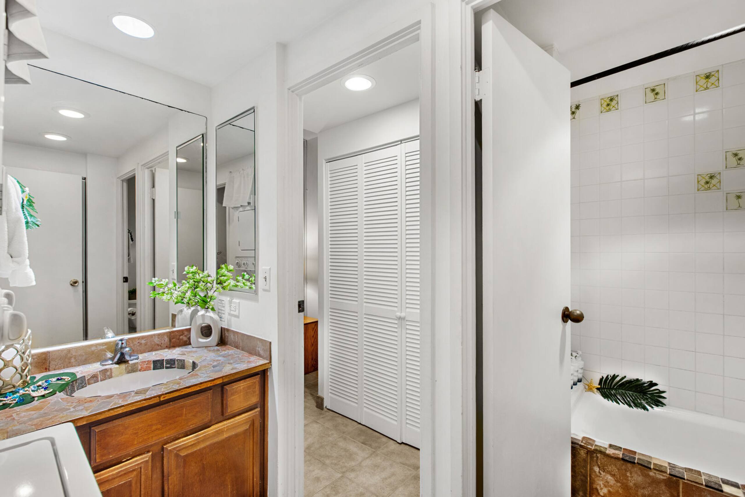 Condo in Lahaina · ★4.53 · 1 bedroom · 2 beds · 1 private bath - Image 27