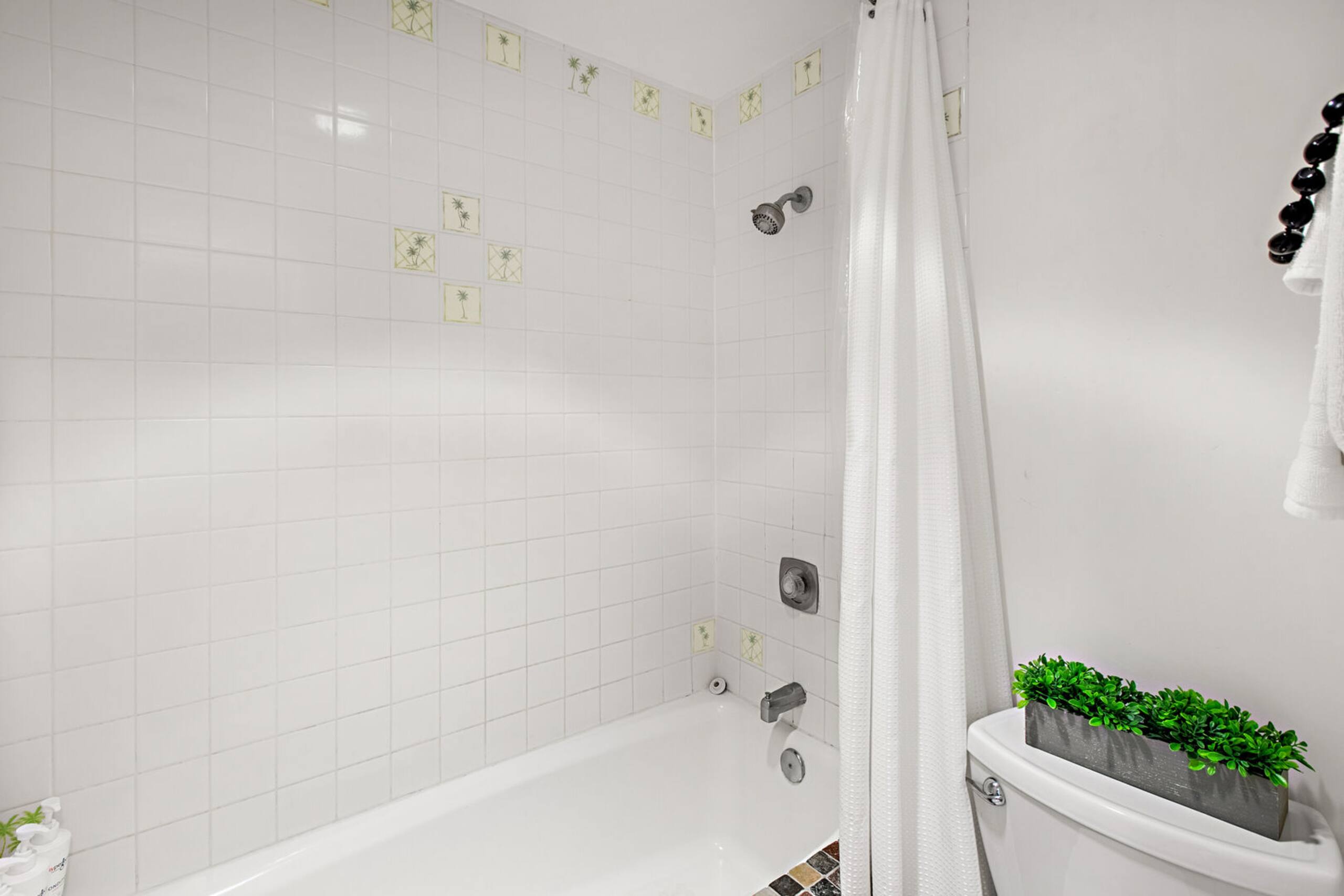 Condo in Lahaina · ★4.53 · 1 bedroom · 2 beds · 1 private bath - Image 26