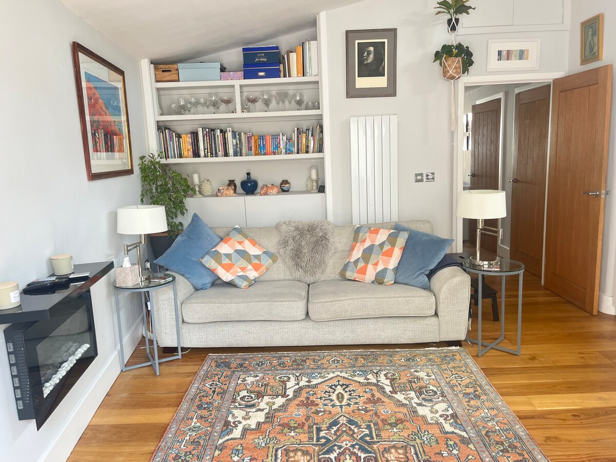 Successful Airbnb property: Stylish eco-home in unique community in Stoke Park And Cheswick