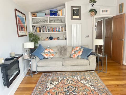 Successful Airbnb property: Stylish eco-home in unique community in Stoke Park And Cheswick
