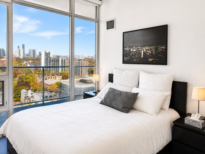 Modern Downtown Condo, Walk To St. Lawrence Market - Torontó