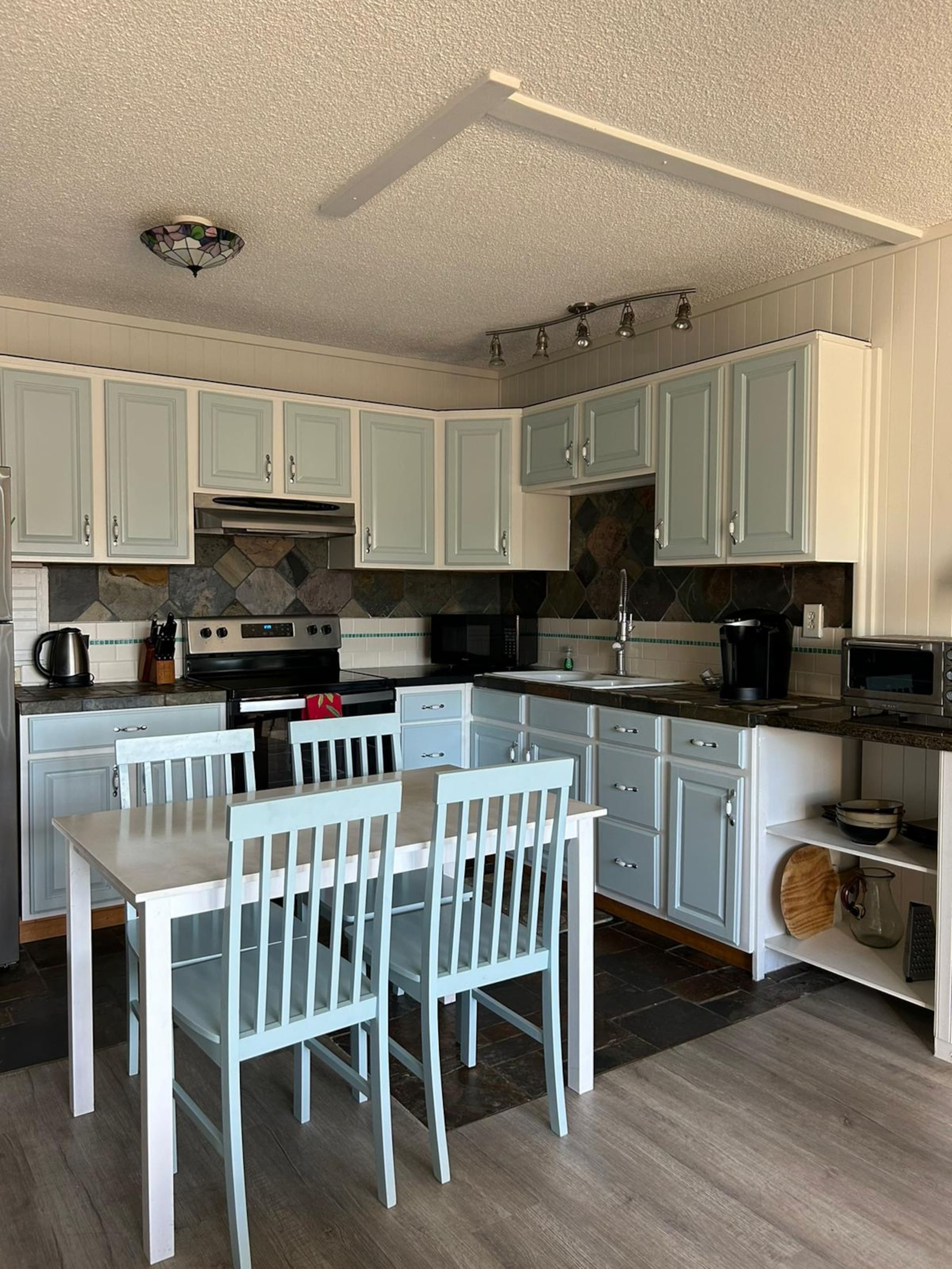 Condo in Paia · ★4.86 · 1 bedroom · 2 beds · 1 private bath - Image 6