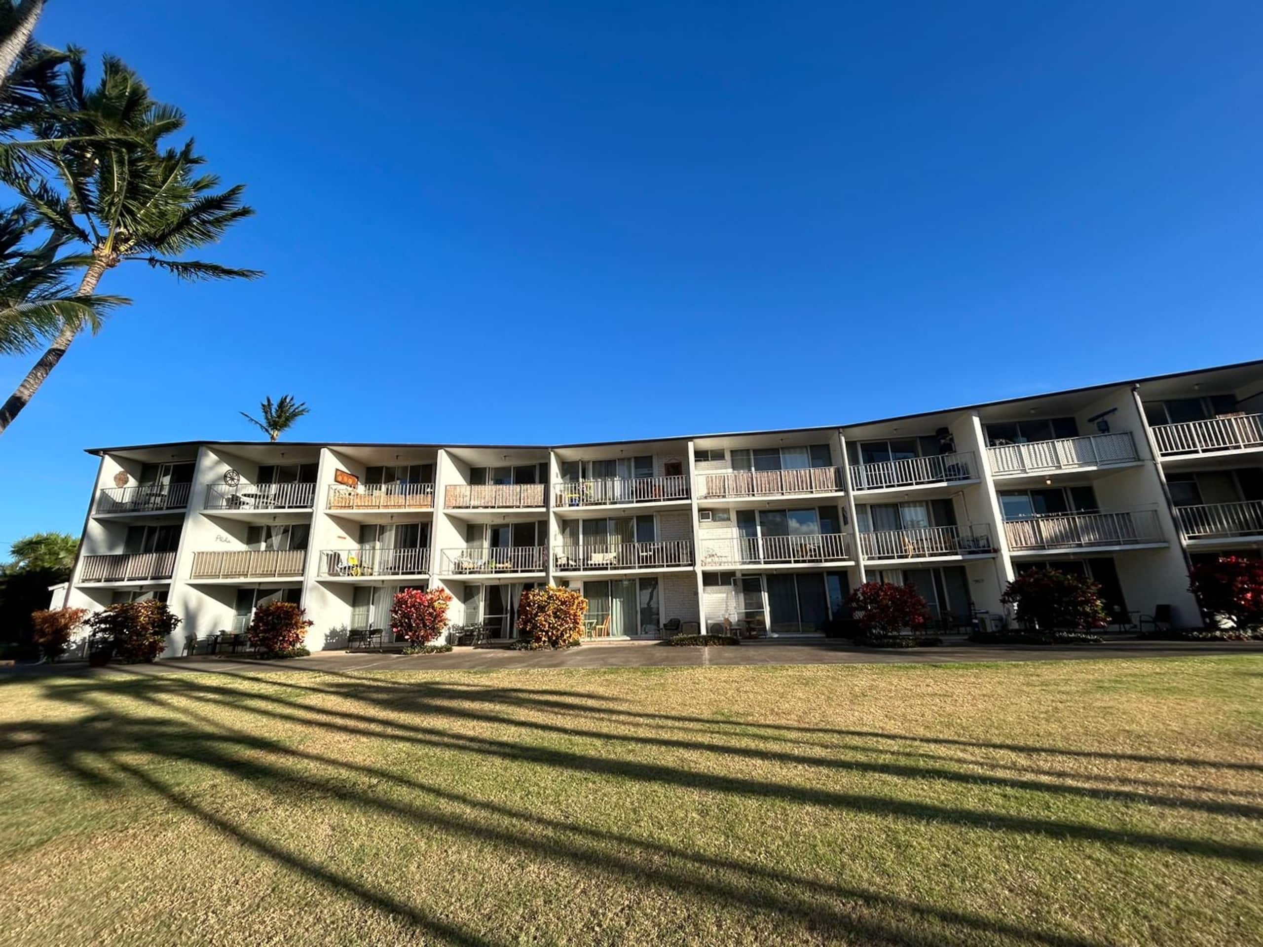 Condo in Paia · ★4.86 · 1 bedroom · 2 beds · 1 private bath - Image 14