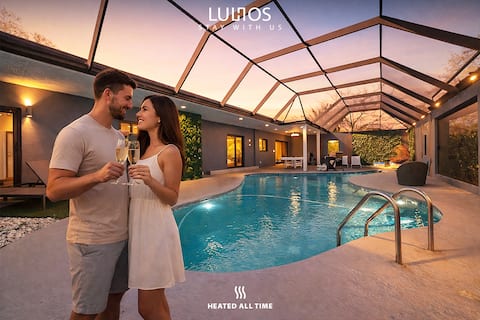 Luxury 7BR Retreat: BBQ/Court/Heated Pool & Fun