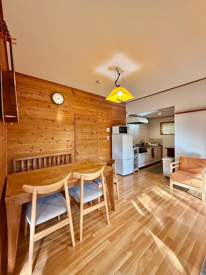 Riverside Cottage: Your Home Away From Home - Cottages for Rent in
