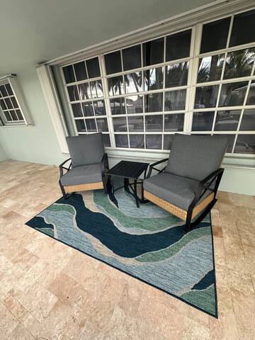 Designer luxury home, tikihut, pool, walk to beach gallery image 5