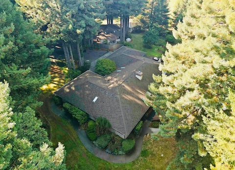 Stay in your own Beautiful Redwood Wonderland!