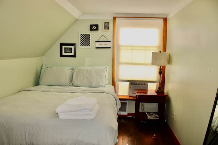 Victorian Home: Single Studio Near Downtown [11] - Minneapolis, MN
