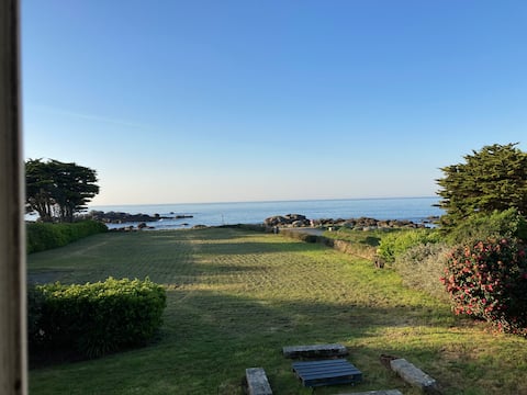 Charming little house by the sea