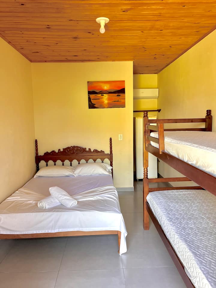 Private Accommodation With Bed Linen And Towels - Ubatuba