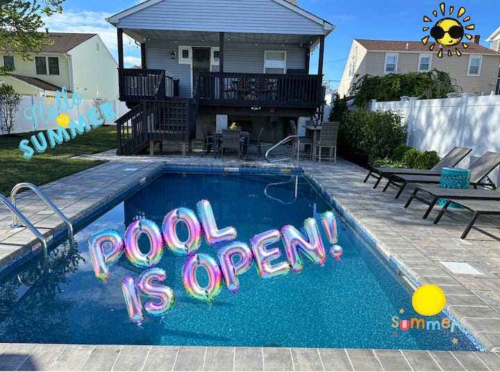 2 blocks to Beach /POOL fire-pit, linen sleeps 12