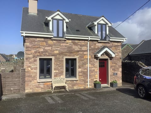 Successful Airbnb property: 2bed Dingle central location in Corca Dhuibhne