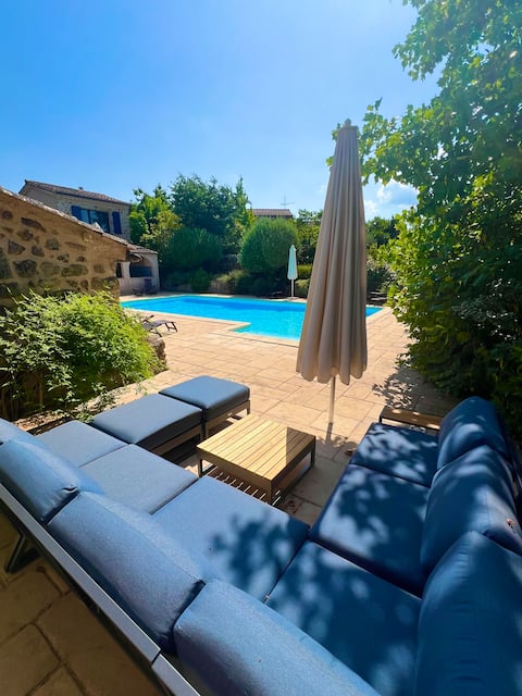 La Mazerie: Charming vineyard oasis with pool