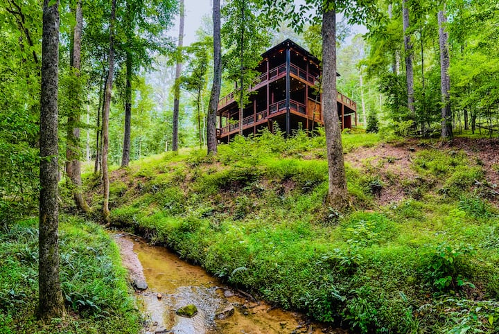 Camp Little Creek, Cozy Mountain Cabin - Cabins for Rent in