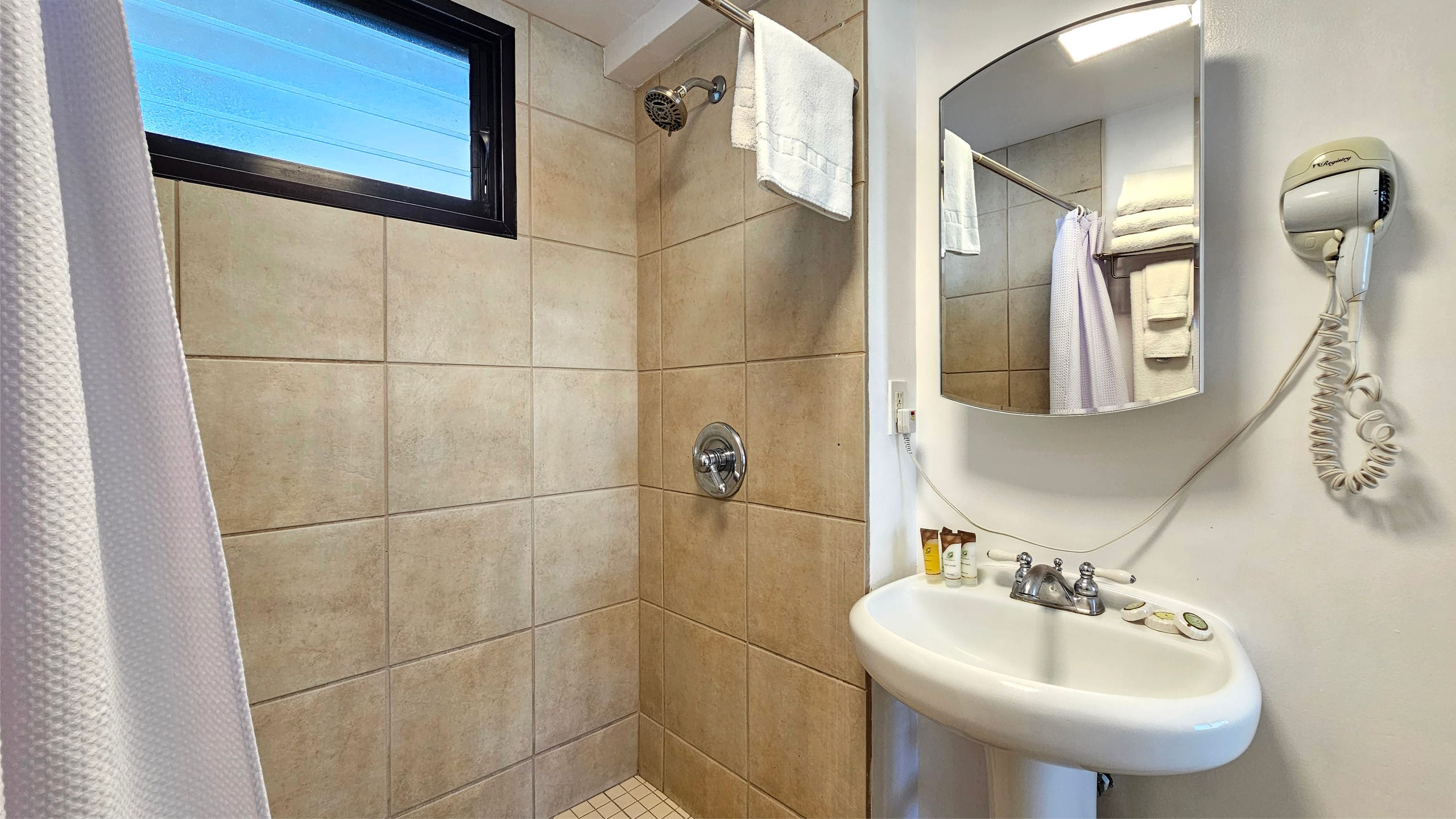 WG 422 at the Waikiki Grand Hotel® - Image 22