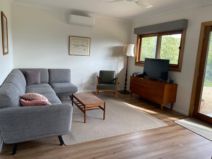 The Shed House - Unique Farm Stay - 야칸단다