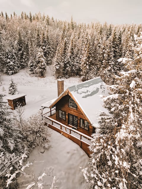 Chalet Paradis: no neighbors, river & 7 min to VVV