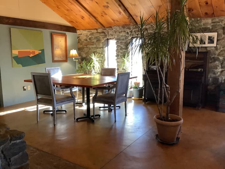 Stone(d) Retreat For Writers And Artists - Massachusetts