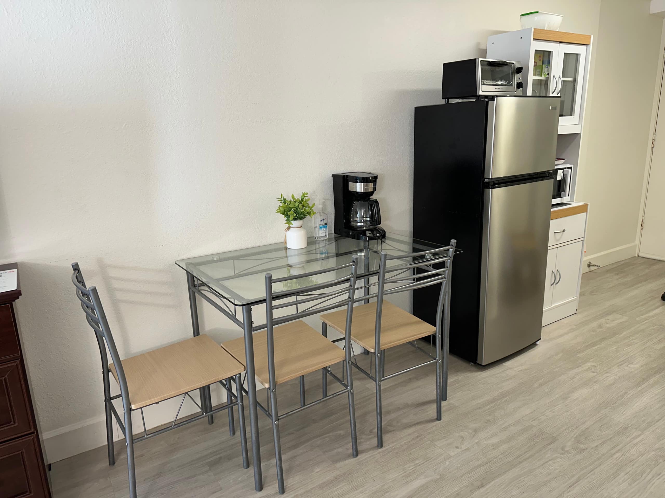 Studio Apt in the Heart of Waikiki w/ Canal View - Image 13