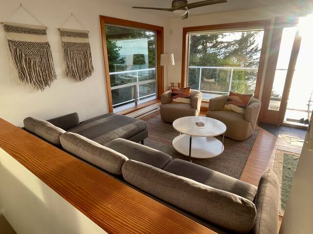 Exclusive Oceanfront 4-bedroom w/ incredible views gallery image 5