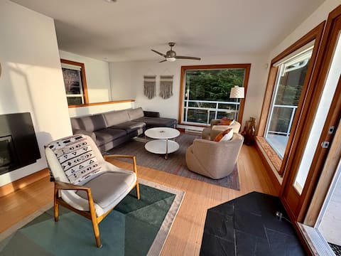 Successful Airbnb property: Exclusive Oceanfront 4-bedroom w/ incredible views in East Sooke & Juan De Fuca