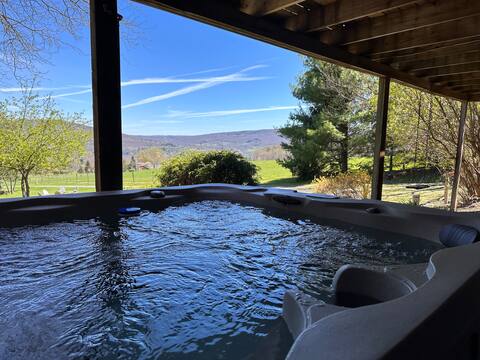 FLX lakeview w/ *NEW HOT TUB*, spacious 3 bd 2bath