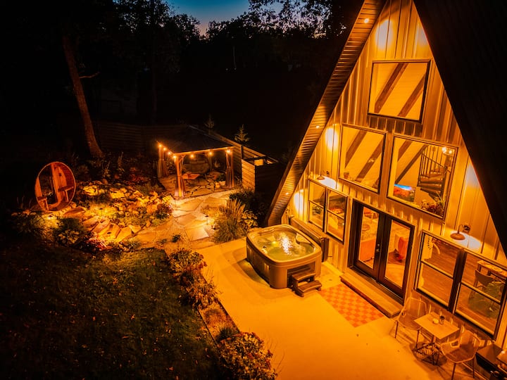 The Frame ~ Charming Nature Escape ~ Hot Tub ~ BBQ in Shippensburg