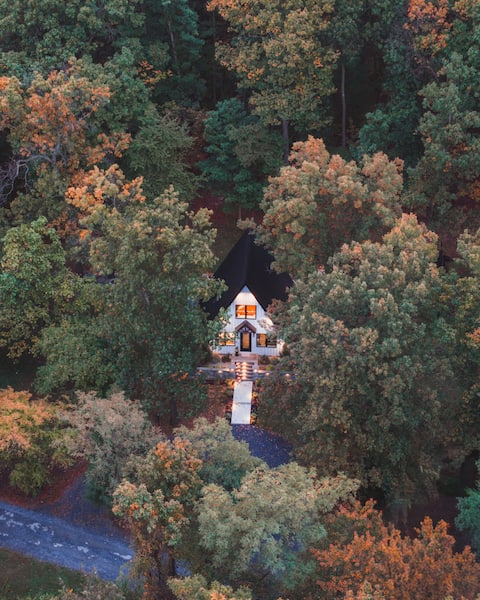 The Frame ~ Charming Nature Escape ~ Hot Tub ~ BBQ