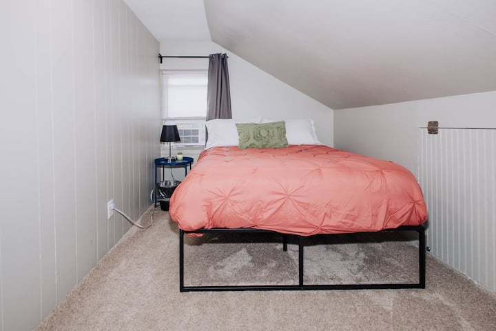 Bedroom 3 with a full size bed, side table + lamp, luggage rack, fan and black out curtains!
Summertime it also has a window A/C unit to ensure the coldest night of sleep if you prefer it!