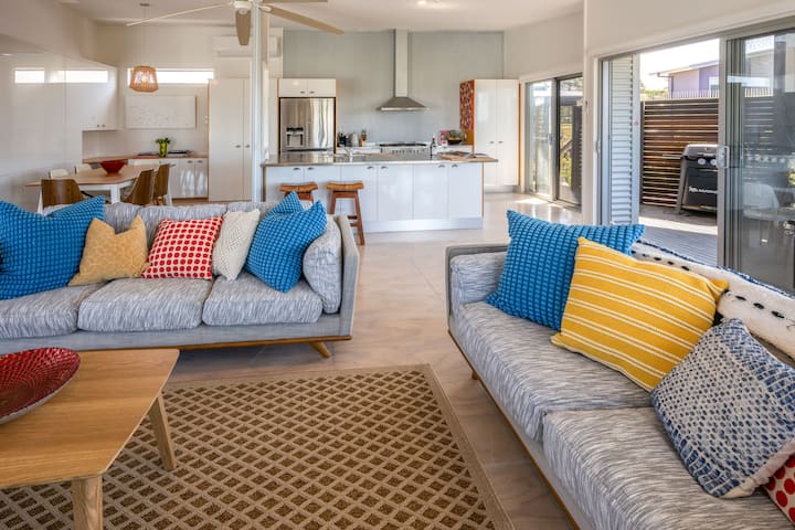 Seaside Haven With Pool Just Steps To The Beach - Diamond Beach