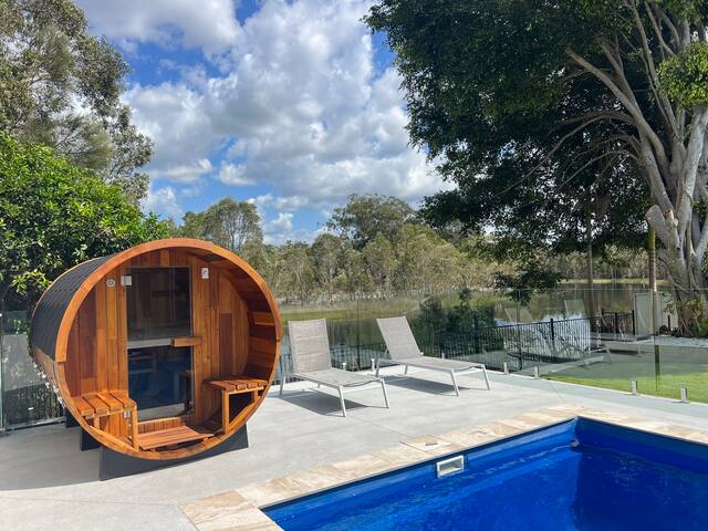 Beachside, waterfront home with a pool and SAUNA gallery image 3