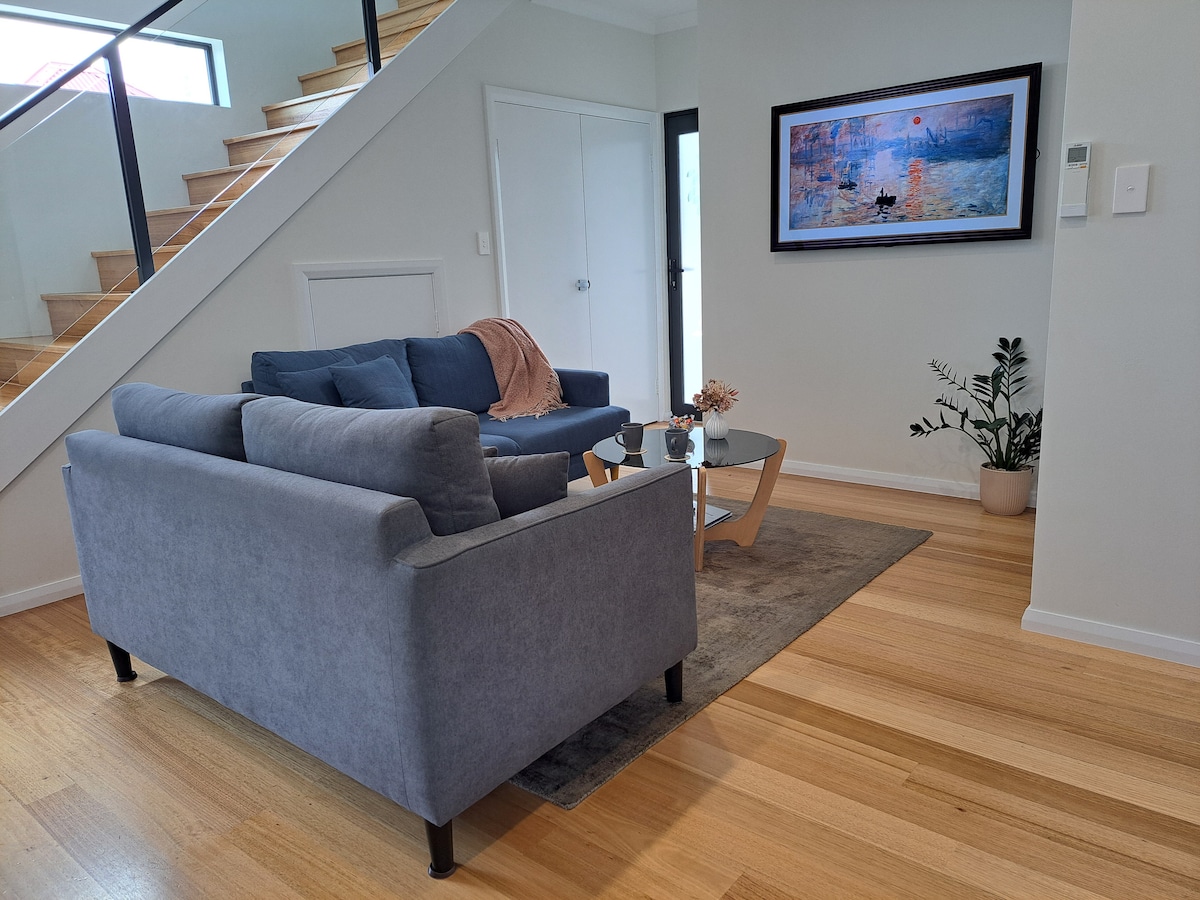 Successful Airbnb property: Spencer Townhouse in City Of Albany