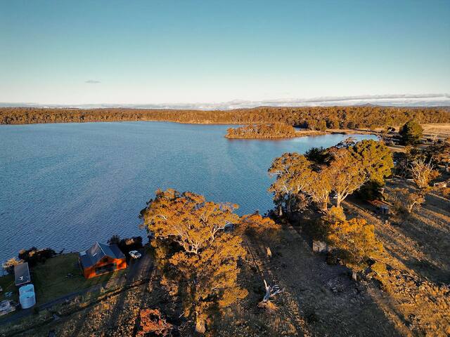 The Doctor‘s – Luxury lakefront container chalet gallery image 3