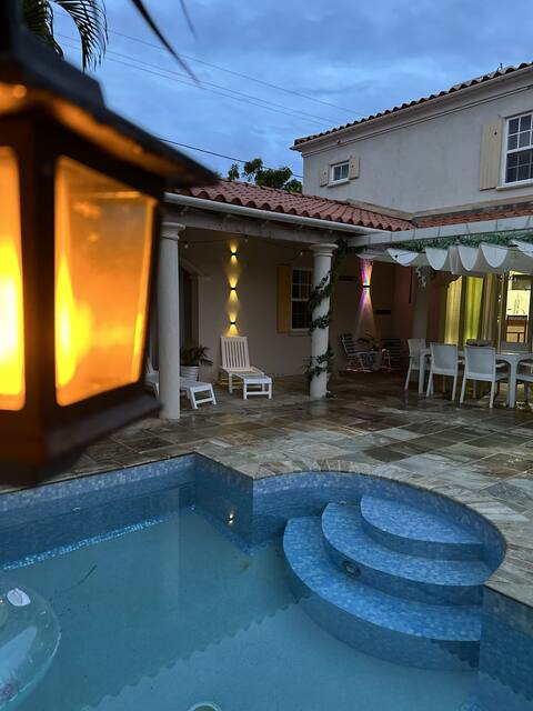 Family, group, Beach, Pool, Diving? Have a crib