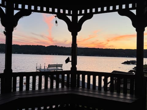 Amazing Sunsets! Great Yard, Parking & 1st Fl Bdr