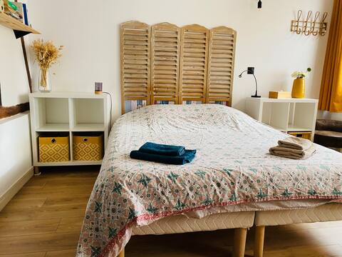 Quiet studio with terrace - Rouen hills