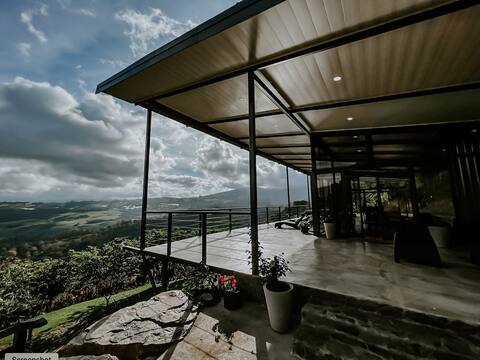 Costa Rica Mountain House Pool & Stunning Views