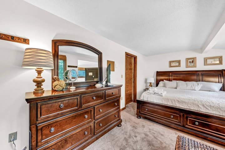Upstairs king