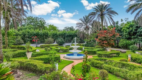 Stunning Villa with 6 BR, 5.5 Baths, on 2.9 Ac