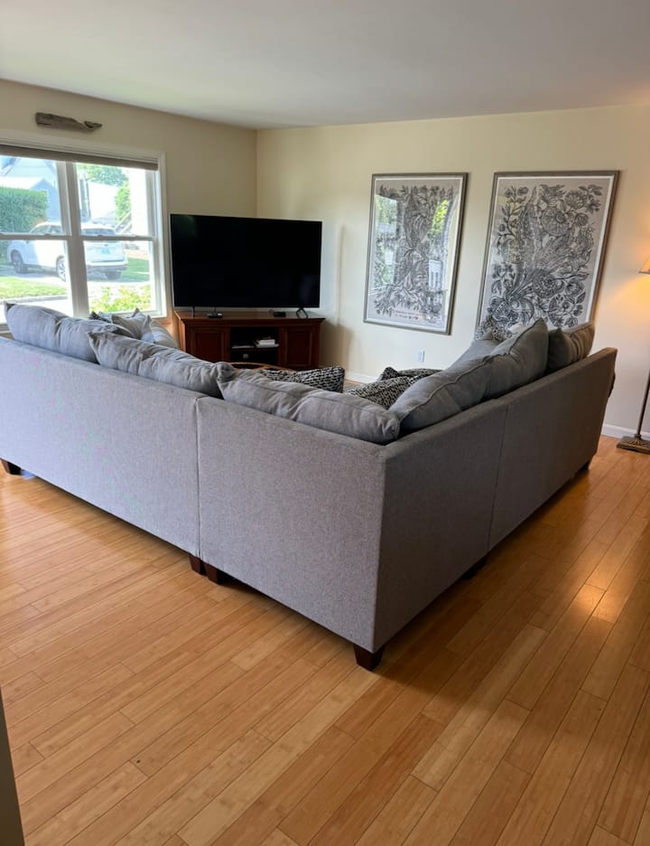 Downtown Westerly Beach Cottage Getaway - Westerly, RI