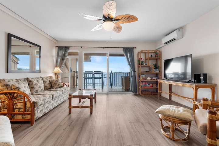 Oceanfront 2 Bed, 2 Bath, Kitchen  With Full Ac!