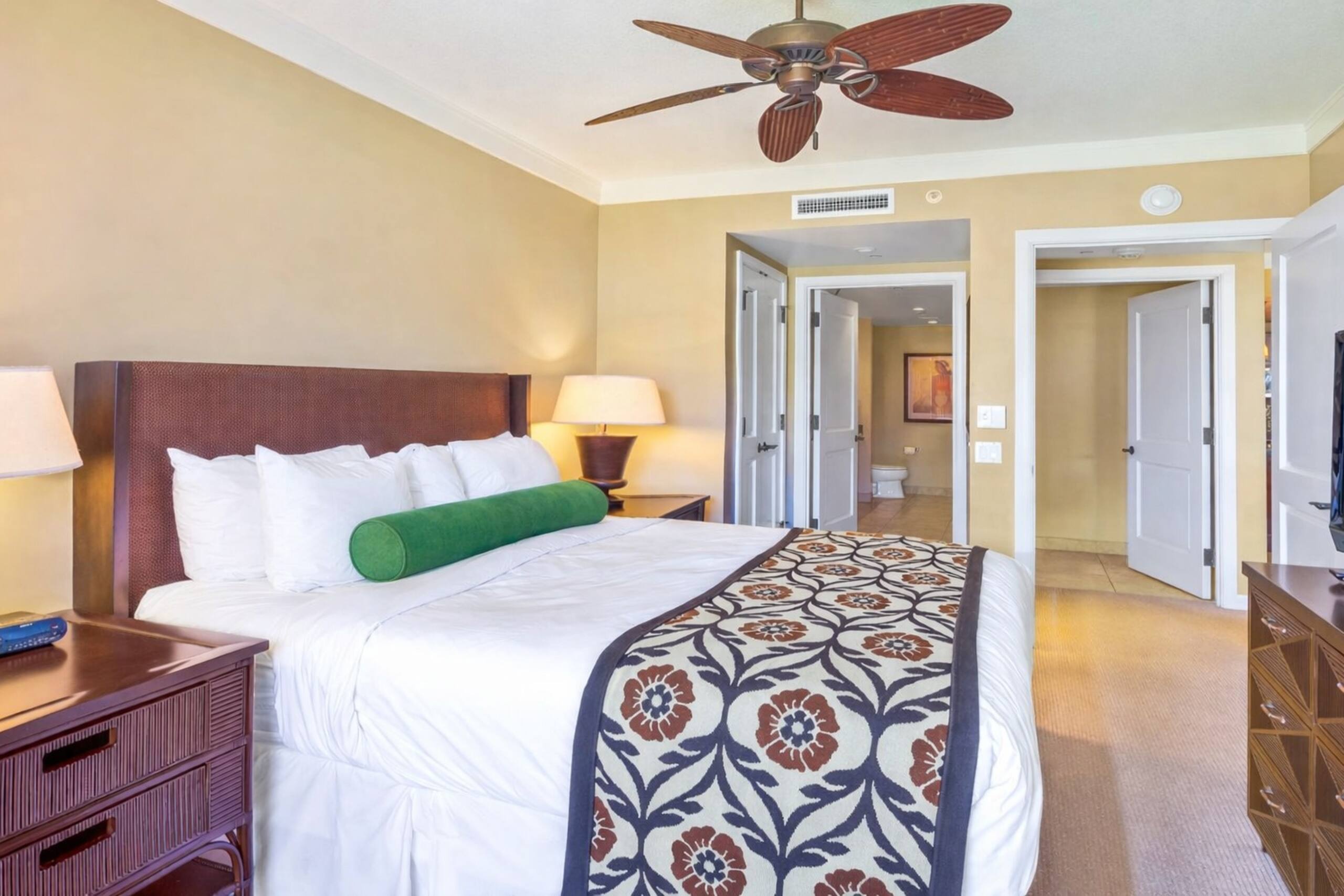Condo in Lahaina · ★4.83 · 2 bedrooms · 3 beds · 1 bath - Image 62