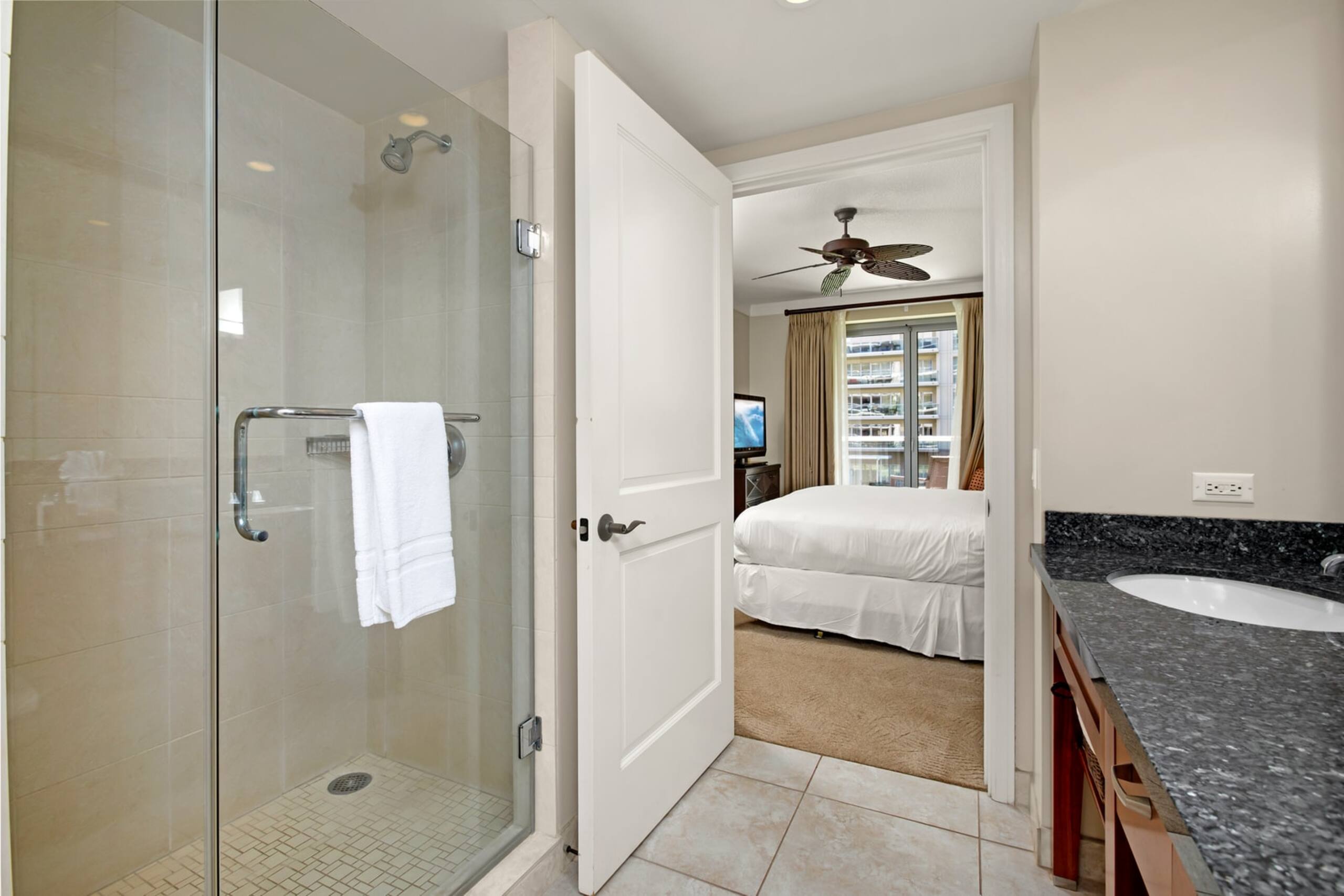 Condo in Lahaina · ★4.78 · 2 bedrooms · 3 beds · 2 baths - Image 32